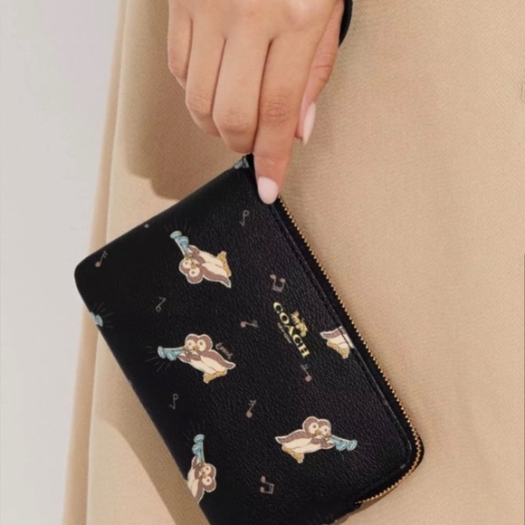 NWOT Coach Corner Zip Wristlet with Penguin Print Wallet Black - Picture 2 of 3